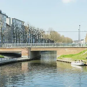 Apartment By The Water 